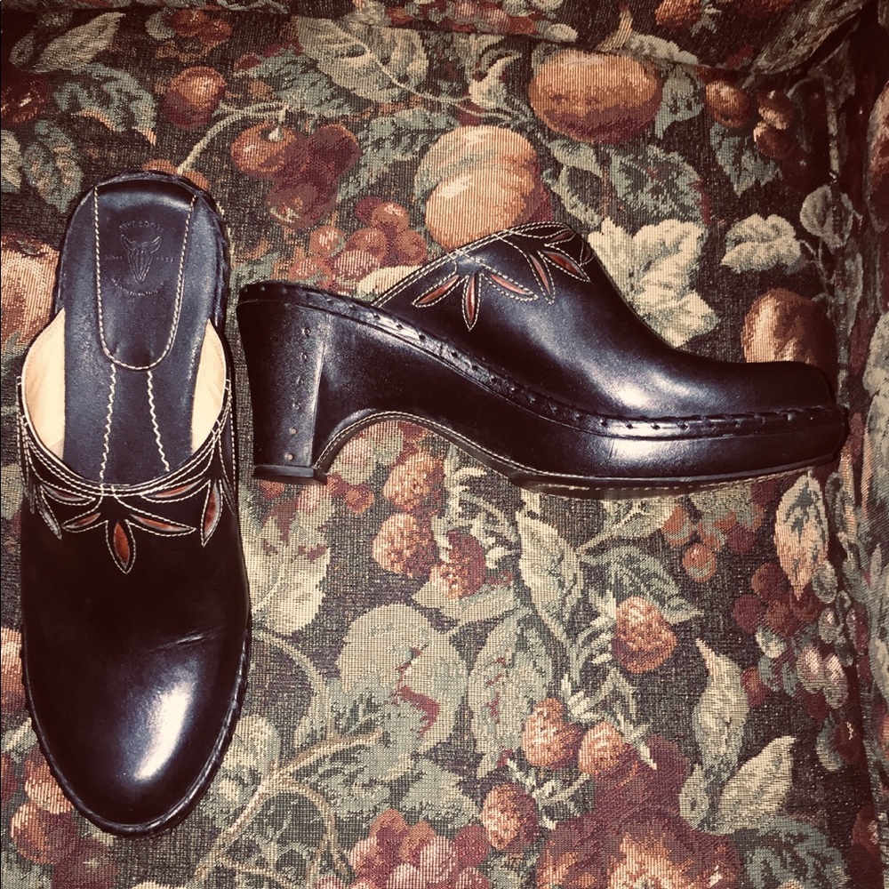 FRYE BRAND SLIP ON OPEN CLOG